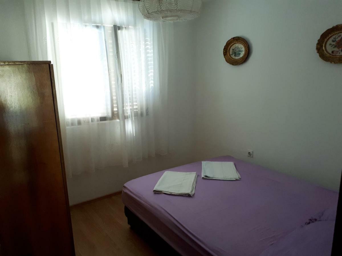 Apartman Fox Pirovac Exterior foto